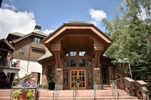 Exterior - Luxurious Villa Montane home in the heart of Beaver Creek - ideal for families  (Avon)