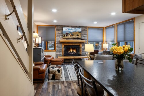 Tamarack - Steps to the Slopes + ASE Transportation