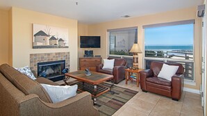 TV, fireplace