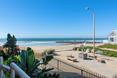 Beautiful  2 Bedroom With View Of The Ocean