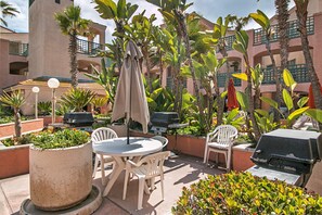 Outdoor dining - Beautiful  2 Bedroom With View Of The Ocean (Imperial Beach)