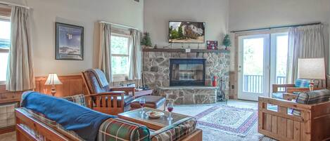 TV, fireplace