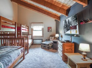 4 bedrooms, free WiFi, bed sheets - Whistlepunk #12: 4 Bedroom, 3 Bath: Slope Side, Wood Fireplace. (Snowshoe)