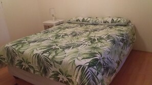 3 bedrooms, bed sheets - Lethabo Bed & Breakfast room 1  (Margate)
