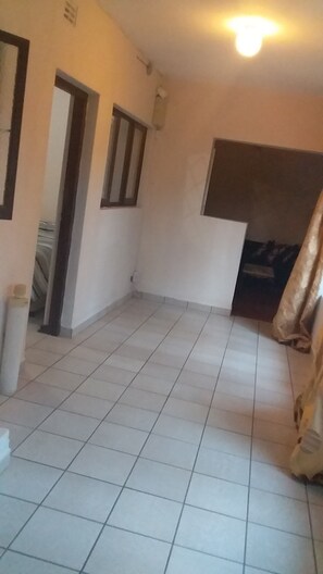 3 bedrooms, bed sheets - Lethabo Bed & Breakfast room 1  (Margate)