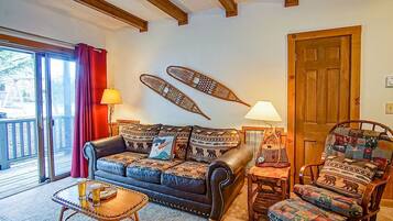 Flat-screen TV, fireplace