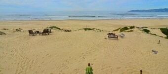 Magnificent Ocean views! On Oceano sandy beach with fire pit 