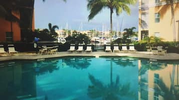 Piscine extérieure, piscine chauffée