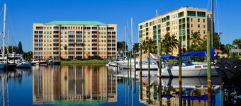 Vakker 2-roms leilighet beliggende i Harbor Towers @ Burnt Store Marina