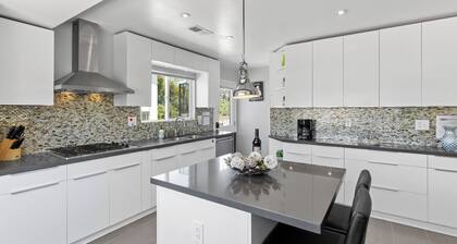 Beautiful and Cozy Home by Fashion Valley