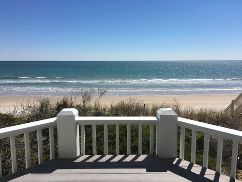 4358 Island Dr Oceanfront 5BR, 4.5 bath, Internet, Community Pool