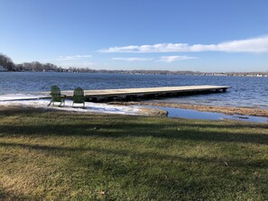 Plage à proximité, chaise longue, serviettes de plage