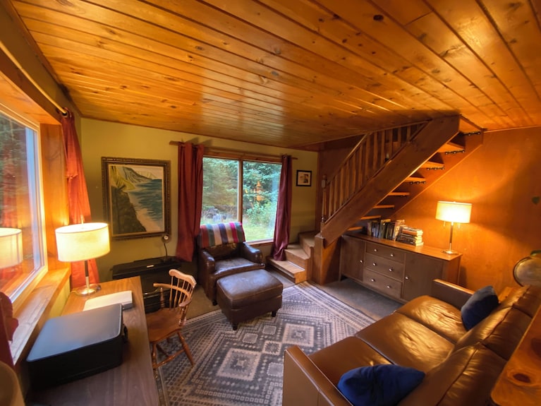 Eagle's Nest Cabin On Salmon Creek - Seward, AK