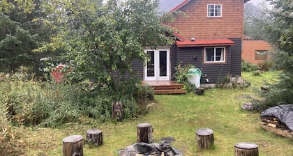 Eagle's Nest Cabin on Salmon Creek