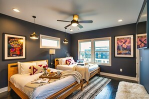 3 bedrooms, iron/ironing board, Internet, bed sheets - 🎉 ULTIMATE BACH PAD NEAR DOWNTOWN 🌃 w/ROOFTOP TERRACE (Nashville)