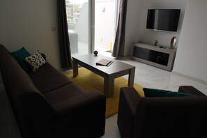 Smart TV - ★New Penthouse Apartment, Fully Air Con, 100 Mbps Wifi, Sleeps 5★ (Wied il-Ghajn)