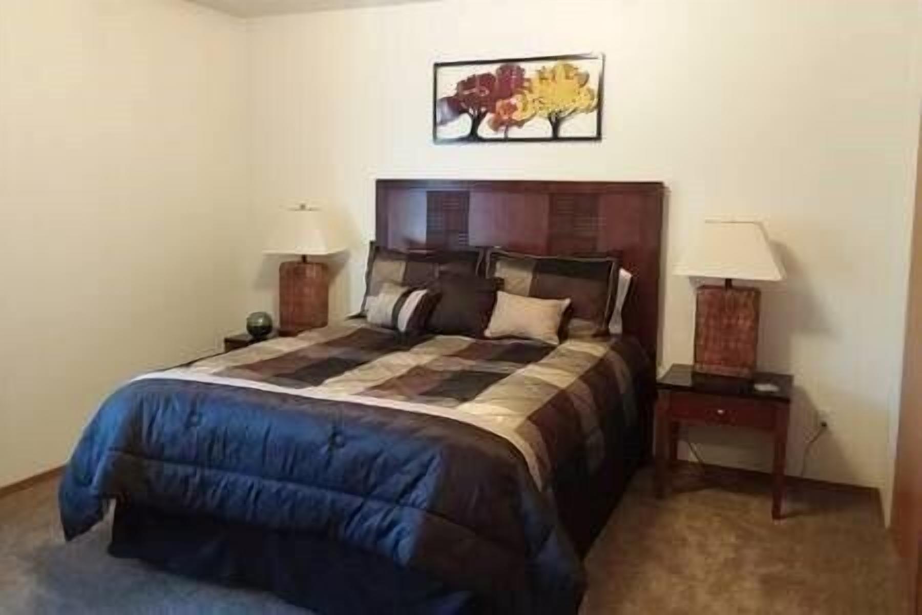 2 bedrooms, desk, iron/ironing board, WiFi