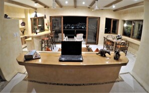 Lobby - The owners of sailing catamaran "Picante" bring you a slice of paradise (Colonia La Ropa Zihuatanejo)