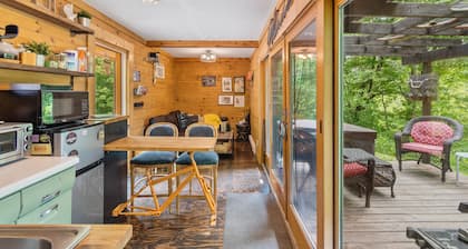 ~ Contenedor de envío Tiny House, Riverside Hideout