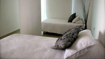 3 habitaciones, tabla de planchar con plancha, wifi y ropa de cama