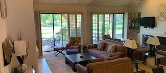 PALM VALLEY COUNTRY CLUB🌴UPDATED 2BED+DEN🛋️ 48POOLS💦 WINTER/SPRING OPEN!BOOK NOW!