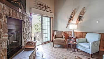 Télévision, cheminée