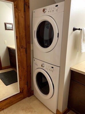 Interior - Bright, Modern Loft. 5 Miles to Ski Resort, National Park, or Downtown Jackson (Wilson)