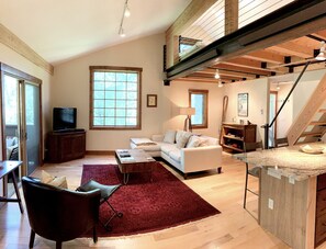 Smart TV, books, stereo