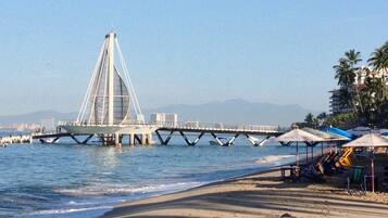 Beach nearby, sun loungers, beach towels