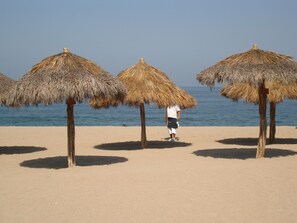 Beach nearby, sun loungers, beach towels