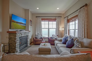TV, fireplace