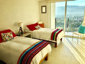 2 habitaciones, tabla de planchar con plancha, wifi y ropa de cama 
