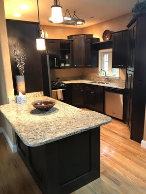 Fridge, microwave, oven, stovetop - Great location, beautiful mountain and sunset views, hot tub and shuffleboard. (Fairview)