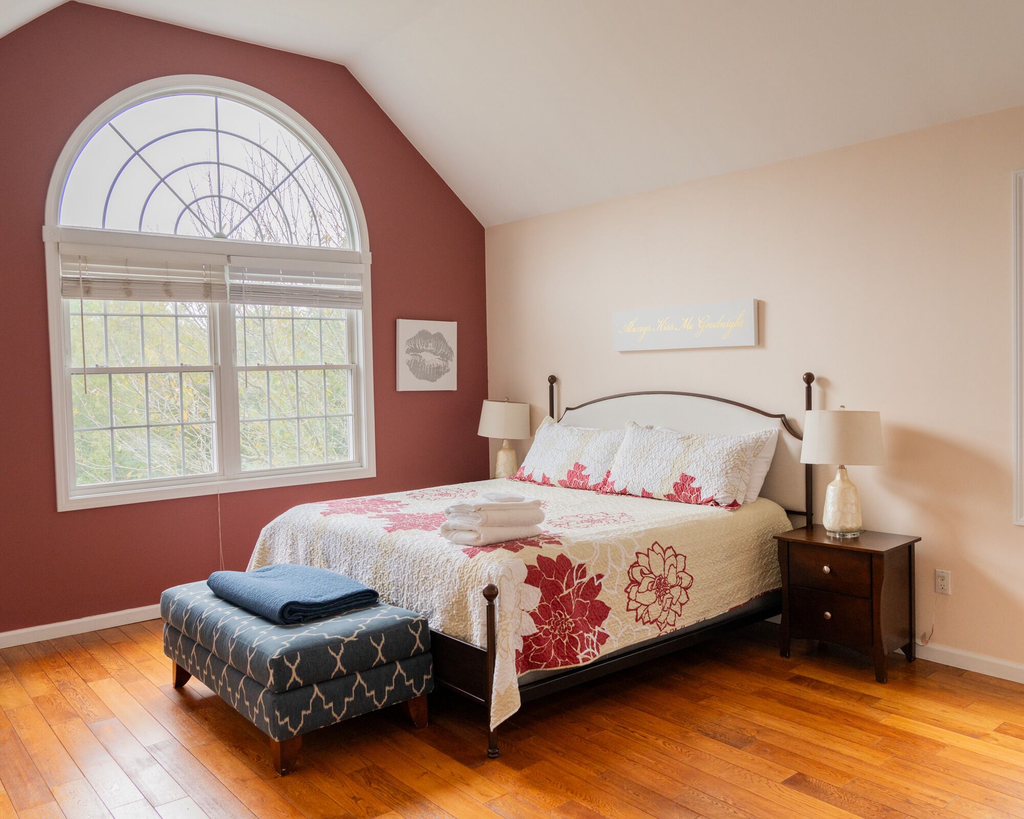 4 室のベッドルーム、アイロン / アイロン台、旅行用ベビーベッド、WiFi (無料)