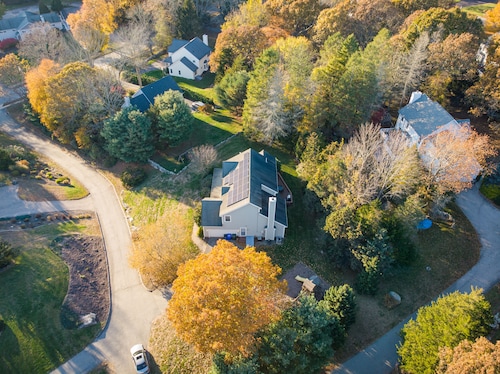 Mystinen talo lähellä satamaa ja keskustaa