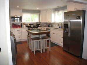 Fridge, microwave, oven, stovetop - All Sports Lake / Golf, minutes from many players (Lapeer)
