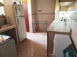 冰箱、微波炉、烤箱、炉灶