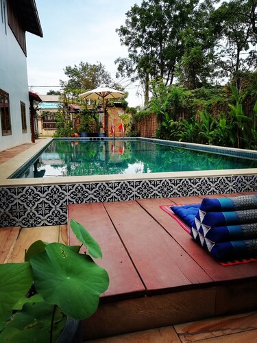 ANGKOR DINO B & B, VILLA PRIVÉE AVEC PISCINE DE 8 CHAMBRES + BF + PICK UP + 6 MN DE LA RUE PUB
