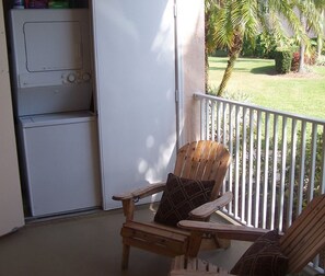 Property grounds - 1 BR Steps from Amazing POOL! (Port St. Lucie)