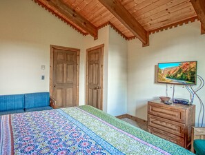 4 bedrooms, free WiFi, bed sheets