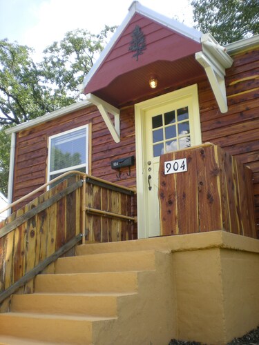 Cedar Haven Rolla - Relax in comfort close to downtown!