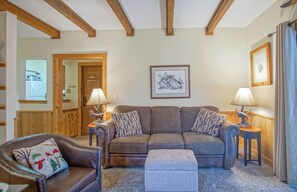 Televisión y chimenea