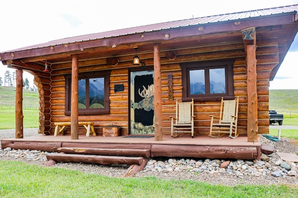 Front View of Moose Cabin!