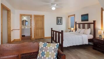 4 bedrooms, iron/ironing board, WiFi, bed sheets