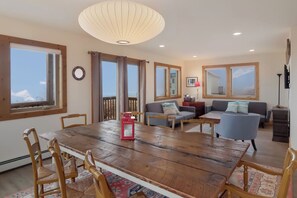 Smart TV, books - Maple at Lake Bluff Preserve-Spectacular Lake Michigan Views-Sleeps 12 (Frankfort)