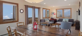 Maple at Lake Bluff Preserve-Spectacular Lake Michigan Views-Sleeps 12
