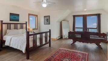 4 bedrooms, iron/ironing board, WiFi, bed sheets