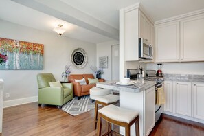 Interior - Stadium District Room With A View (Tacoma)