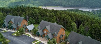 Camp 4 # 11:  3 Bedrooms + Bonus Sleeping Den,  3.5 Baths:  Slope Side