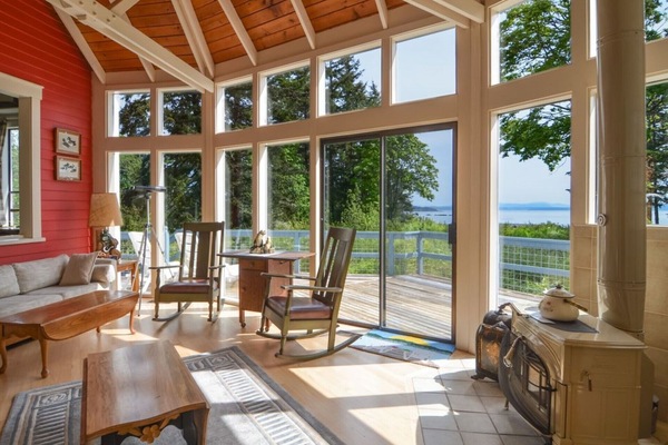 Smart TV, chimenea, reproductor de DVD y videoteca